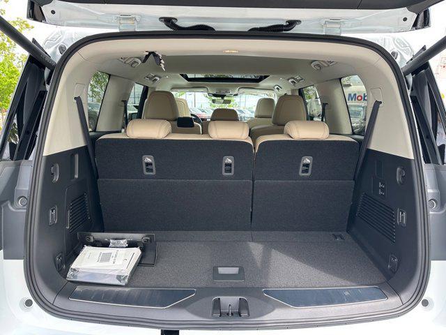 new 2025 INFINITI QX80 car, priced at $83,057