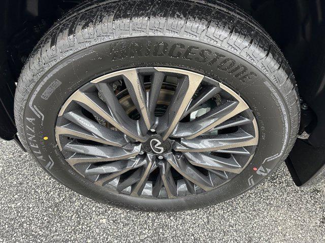 new 2025 INFINITI QX80 car, priced at $112,287