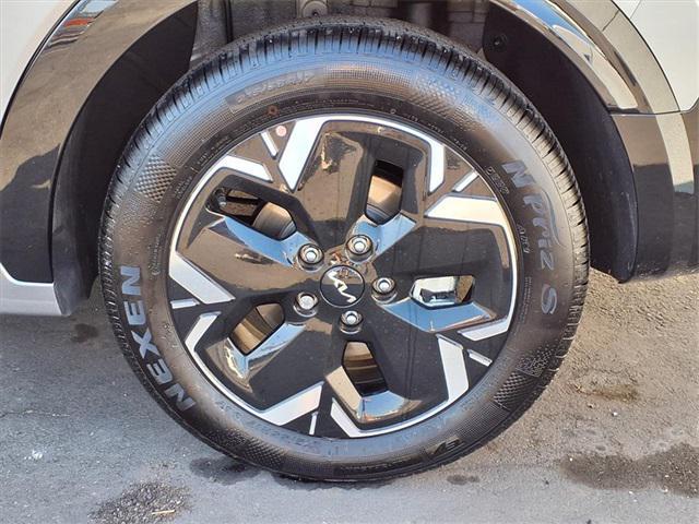 used 2025 Kia Niro EV car, priced at $27,895