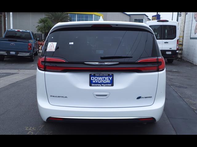 used 2022 Chrysler Pacifica Hybrid car, priced at $25,125