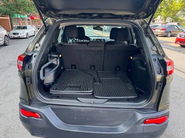 used 2015 Jeep Cherokee car, priced at $6,481