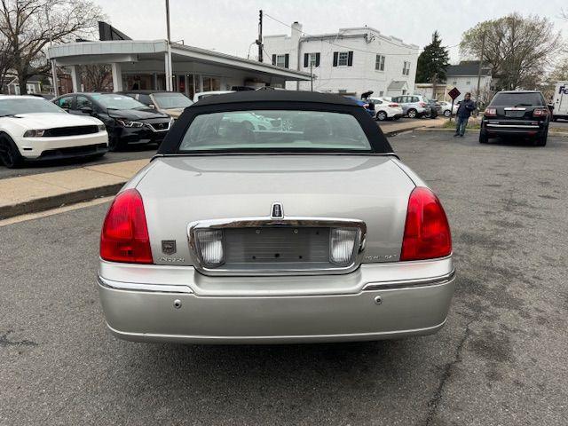 used 2004 Lincoln Town Car car, priced at $8,981