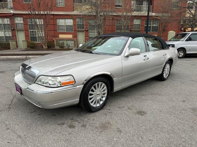 used 2004 Lincoln Town Car car, priced at $8,981