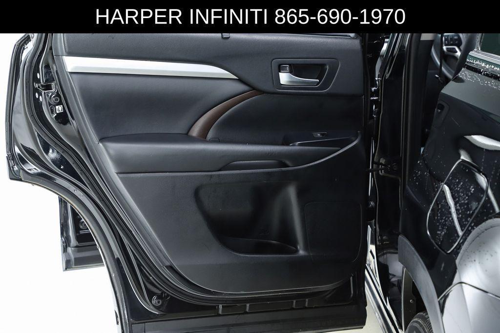 used 2019 Toyota Highlander car, priced at $21,769