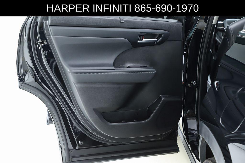 used 2023 Toyota Highlander car, priced at $34,874