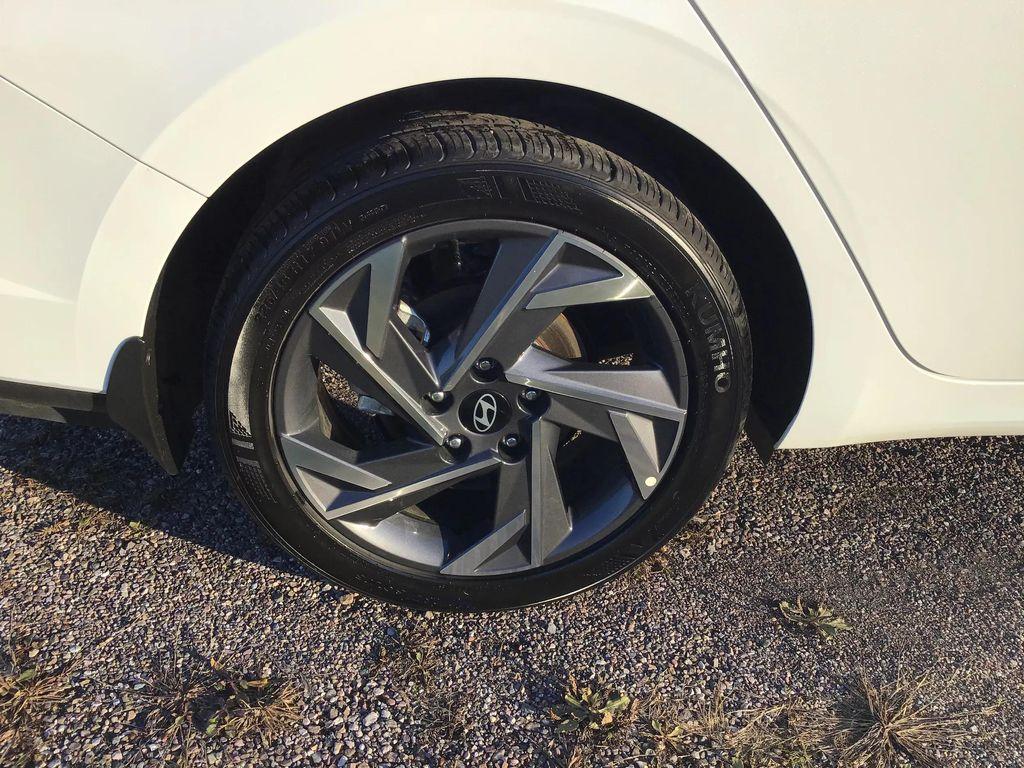 used 2025 Hyundai Elantra car