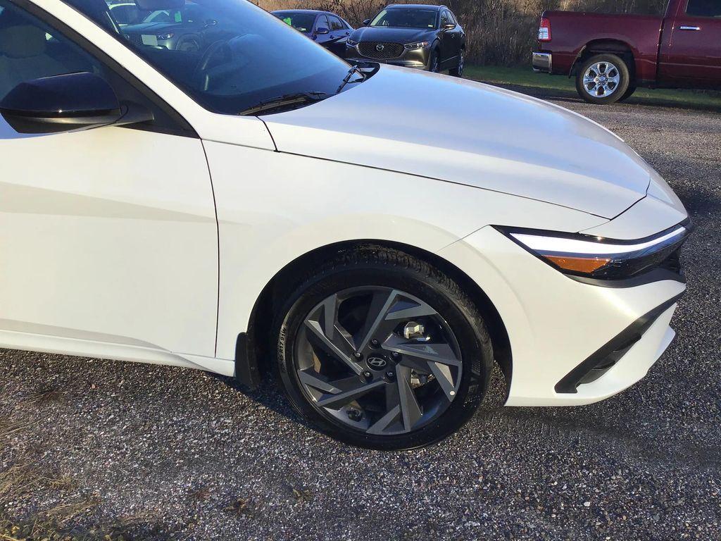 used 2025 Hyundai Elantra car