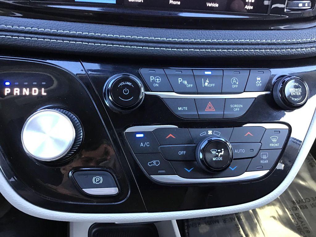 used 2024 Chrysler Pacifica car