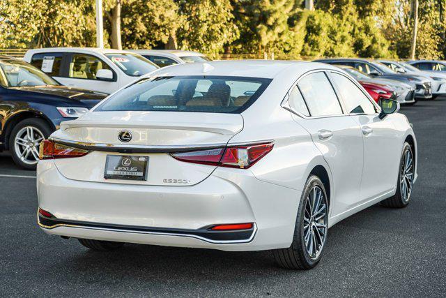 new 2025 Lexus ES 300h car, priced at $49,224