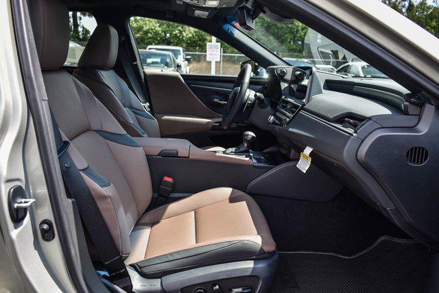 new 2025 Lexus ES 300h car, priced at $51,064