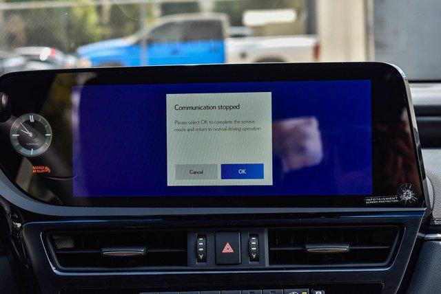 new 2025 Lexus ES 300h car, priced at $51,064