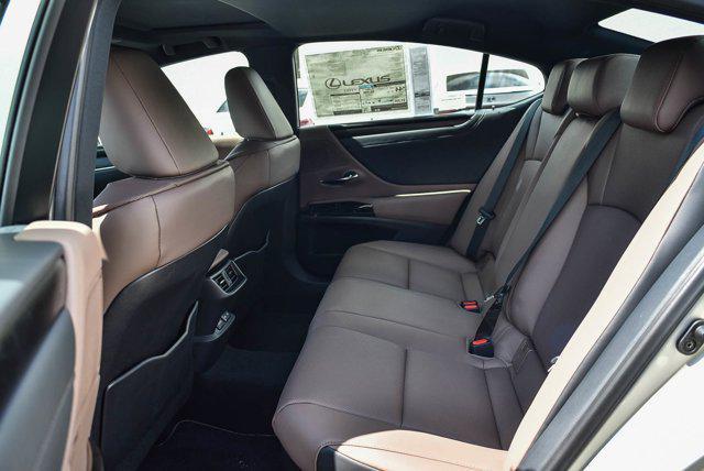 new 2025 Lexus ES 300h car, priced at $51,064