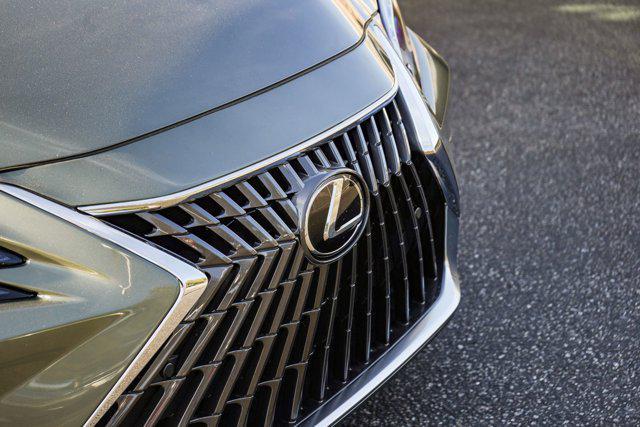 new 2025 Lexus ES 300h car, priced at $48,150