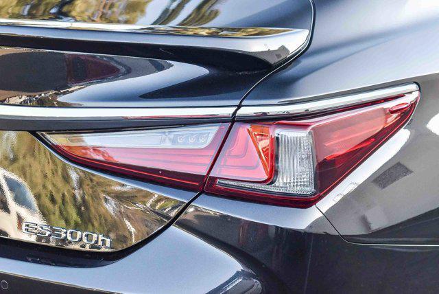 used 2025 Lexus ES 300h car, priced at $42,990
