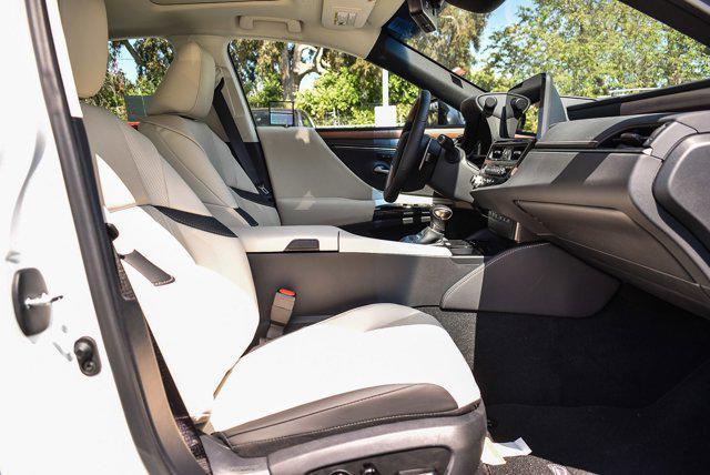 new 2025 Lexus ES 300h car, priced at $56,089