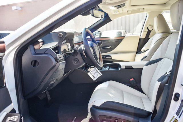 new 2025 Lexus ES 300h car, priced at $56,089