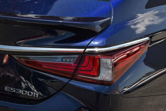 used 2024 Lexus ES 300h car, priced at $41,500