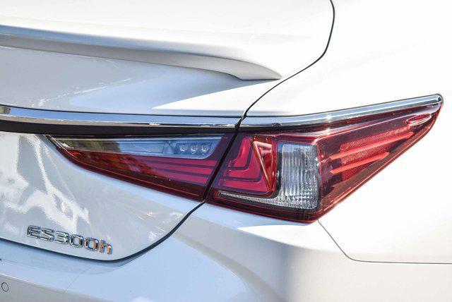 used 2025 Lexus ES 300h car, priced at $39,995
