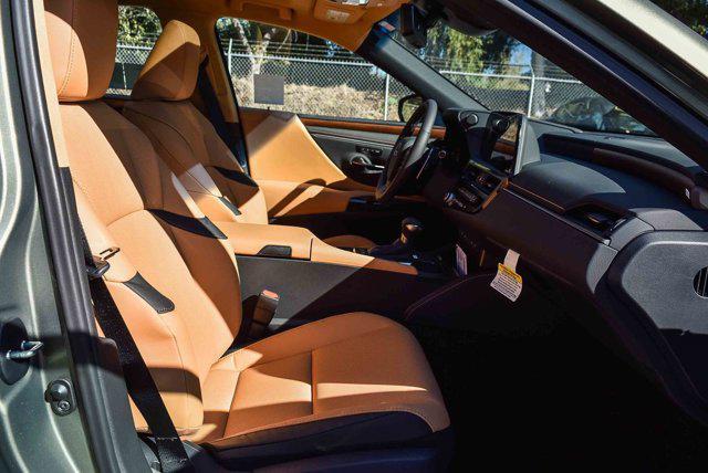 new 2025 Lexus ES 300h car, priced at $49,104