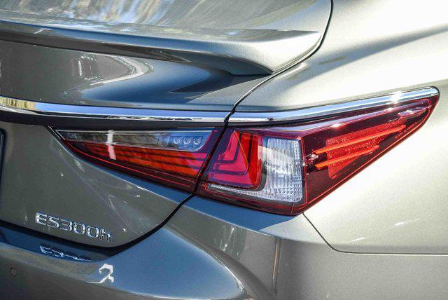 new 2025 Lexus ES 300h car, priced at $49,104