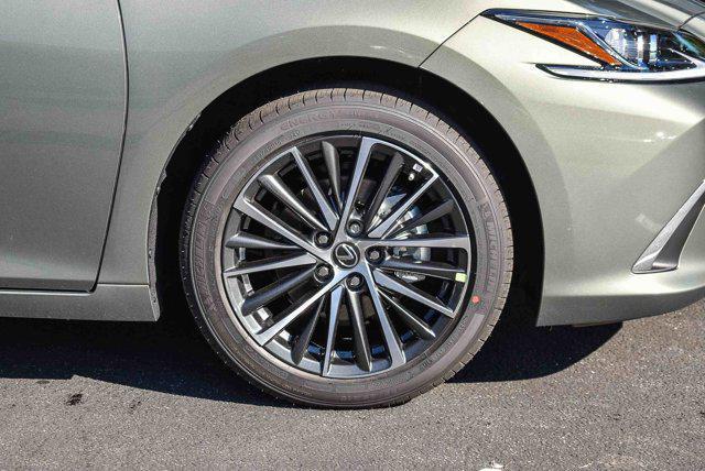 new 2025 Lexus ES 300h car, priced at $49,104
