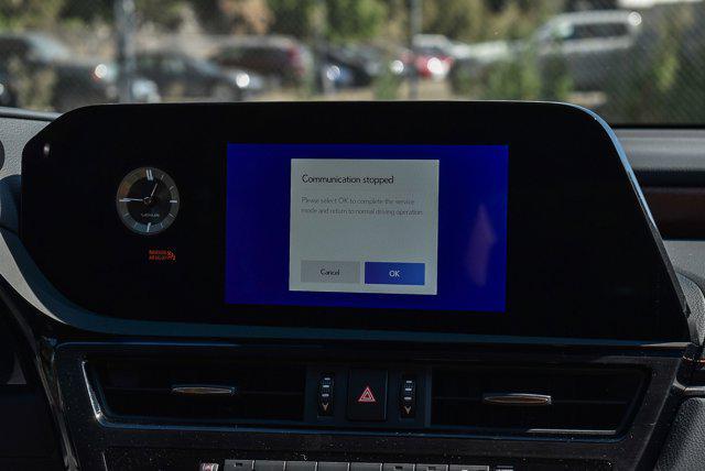 new 2025 Lexus ES 300h car, priced at $49,115