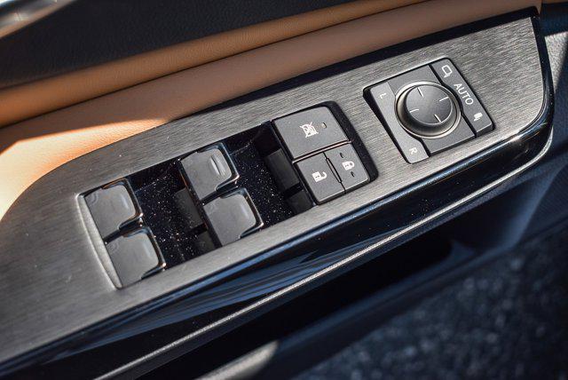 new 2025 Lexus ES 300h car, priced at $49,115