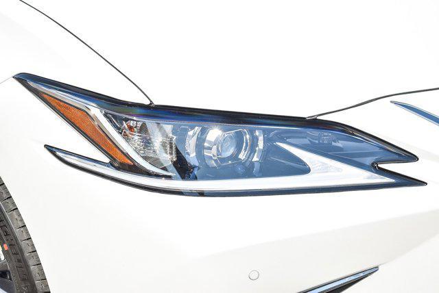 new 2025 Lexus ES 300h car, priced at $49,115