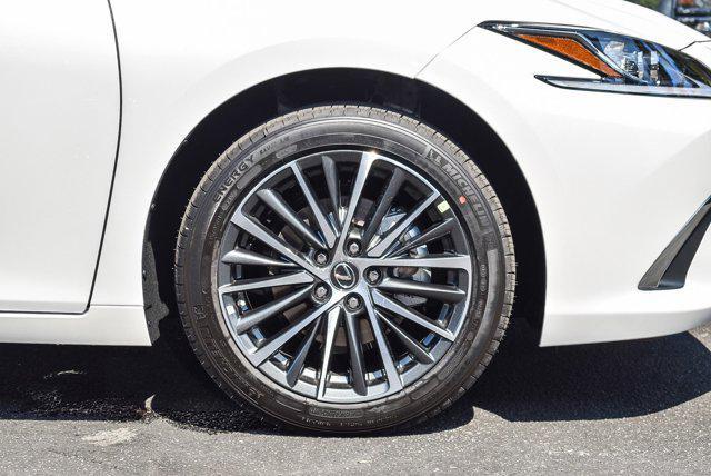 new 2025 Lexus ES 300h car, priced at $49,115
