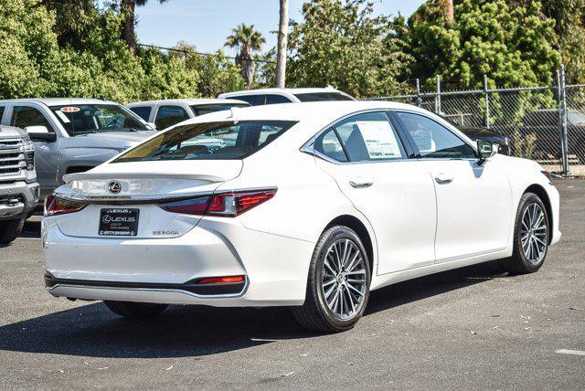 new 2025 Lexus ES 300h car, priced at $49,115