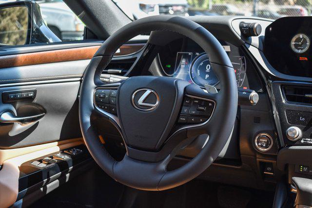 new 2025 Lexus ES 300h car, priced at $49,115