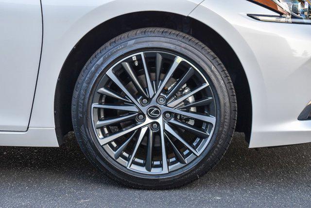 new 2025 Lexus ES 300h car, priced at $49,604
