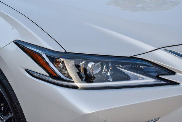 new 2025 Lexus ES 300h car, priced at $49,604