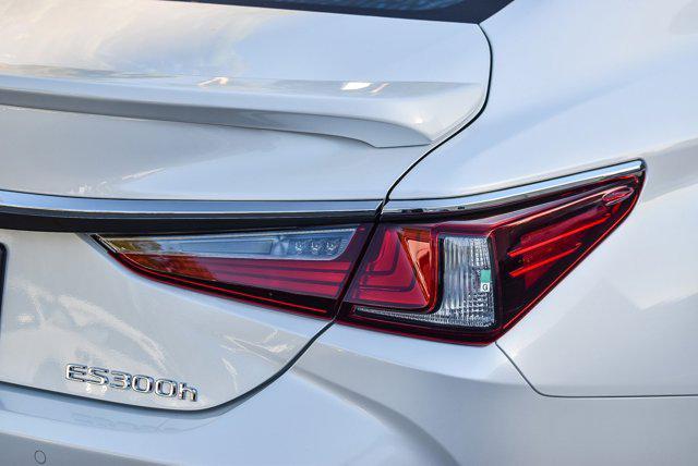 new 2025 Lexus ES 300h car, priced at $49,604
