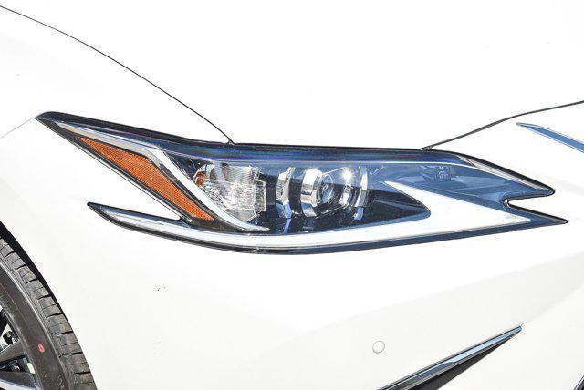 new 2025 Lexus ES 300h car, priced at $49,504