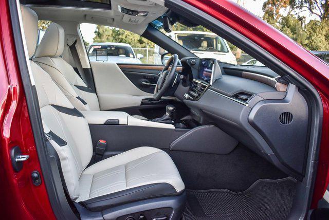 new 2025 Lexus ES 350 car, priced at $51,688