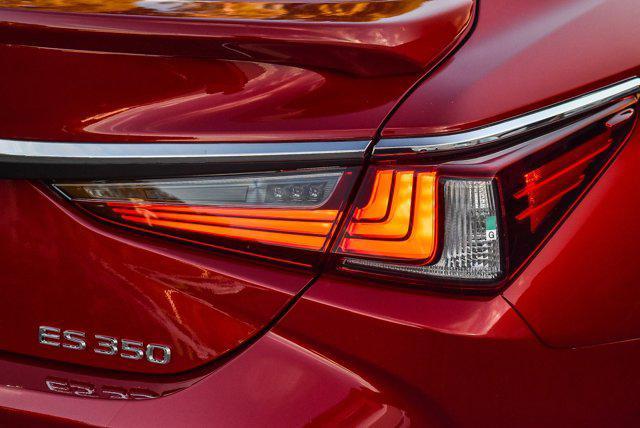 new 2025 Lexus ES 350 car, priced at $51,688
