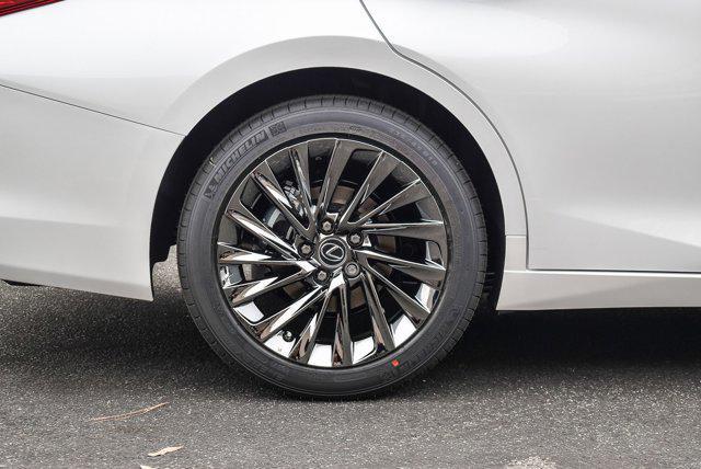 new 2025 Lexus ES 300h car, priced at $56,324