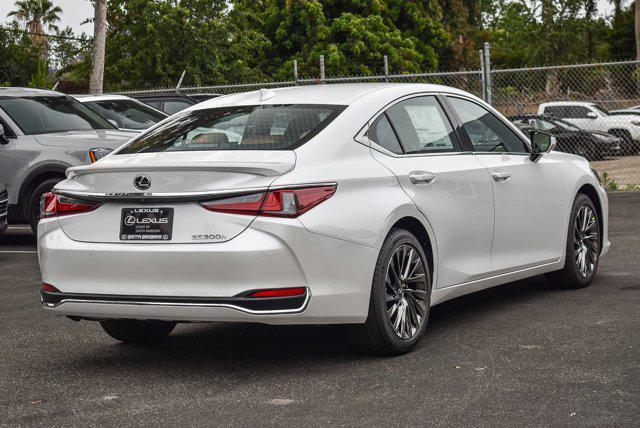 new 2025 Lexus ES 300h car, priced at $56,324