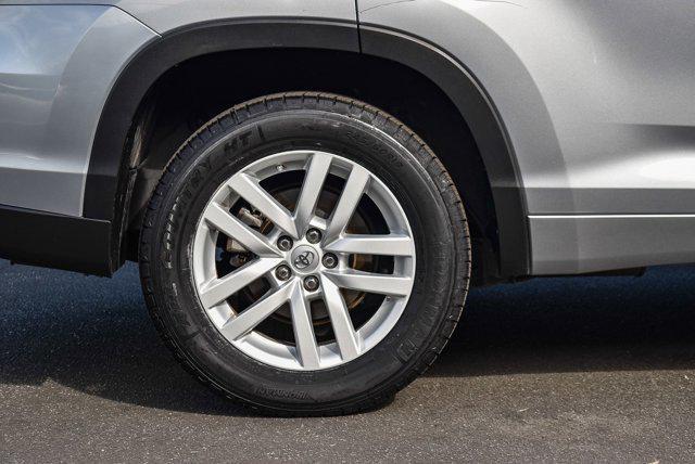 used 2015 Toyota Highlander car, priced at $19,995