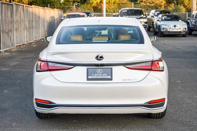 new 2025 Lexus ES 300h car, priced at $49,069