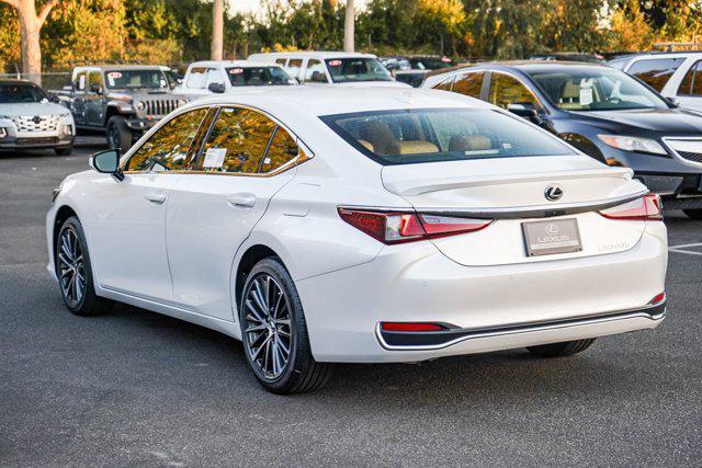 new 2025 Lexus ES 300h car, priced at $49,069