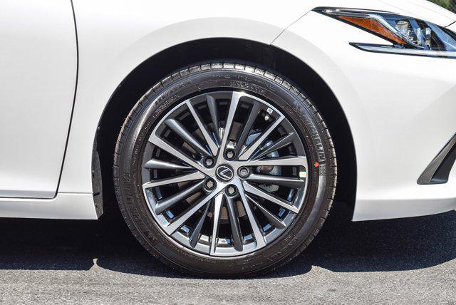 new 2025 Lexus ES 300h car, priced at $49,619