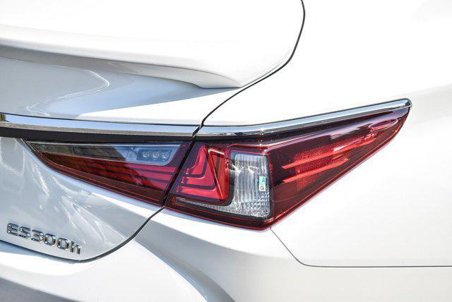 new 2025 Lexus ES 300h car, priced at $49,619