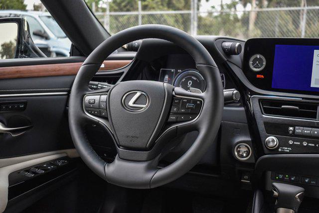 new 2025 Lexus ES 300h car, priced at $50,610
