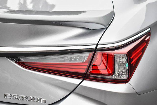 new 2025 Lexus ES 300h car, priced at $50,610