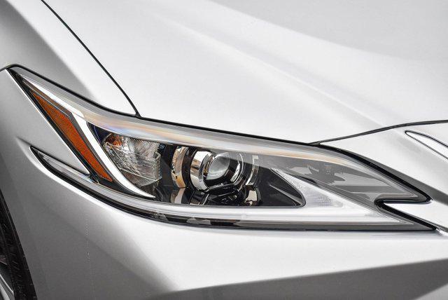 new 2025 Lexus ES 300h car, priced at $50,610