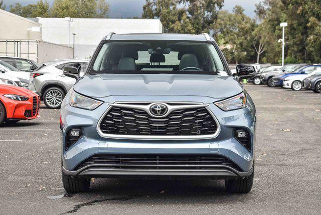 used 2023 Toyota Highlander car, priced at $35,500