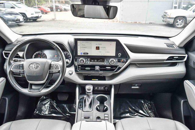 used 2023 Toyota Highlander car, priced at $35,500
