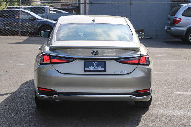 new 2025 Lexus ES 300h car, priced at $48,715